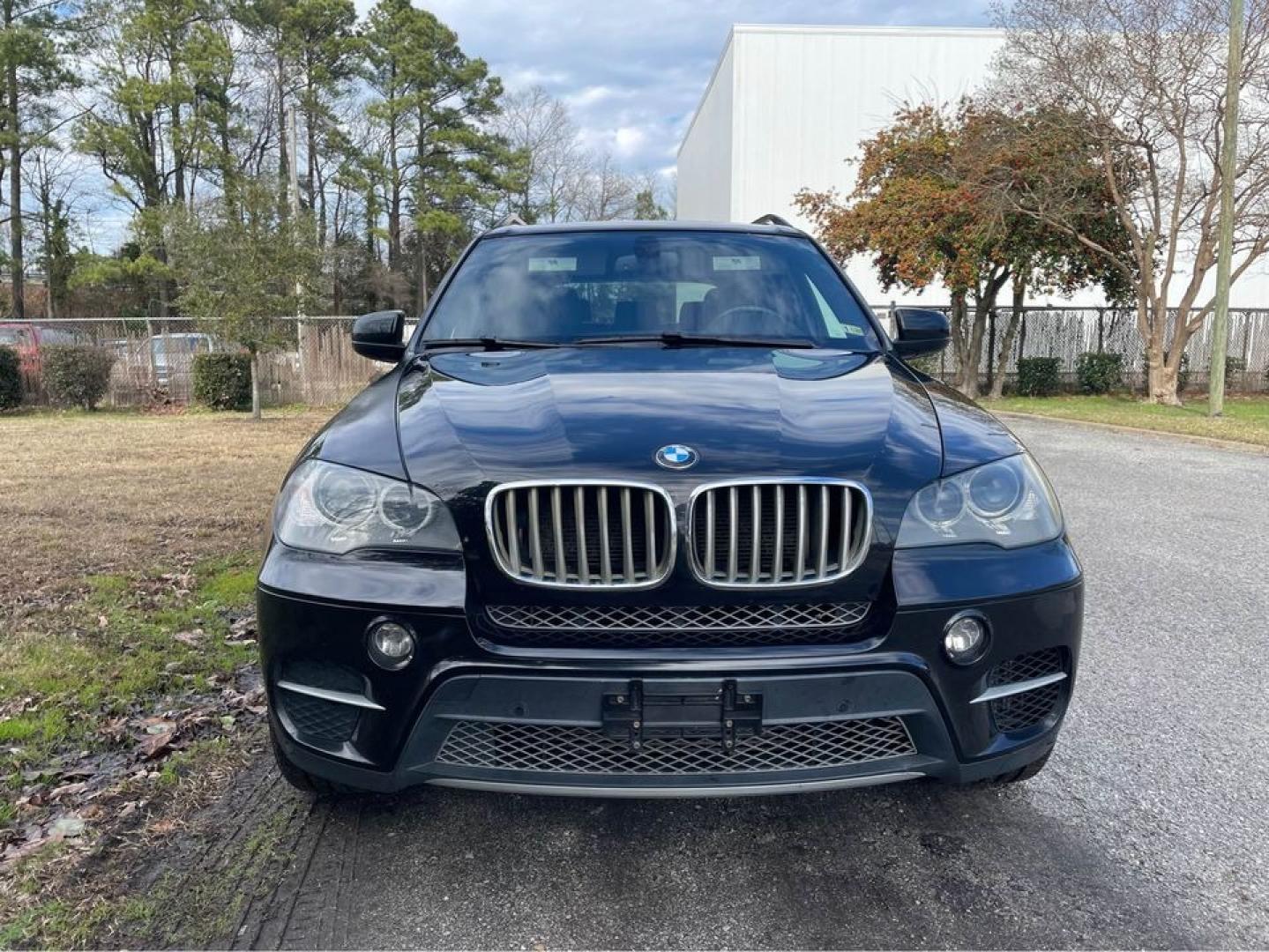 2012 Black /Black BMW X5 (5UXZW0C50CL) with an I6 M57 Diesel engine, Automatic transmission, located at 5700 Curlew Drive, Norfolk, VA, 23502, (757) 455-6330, 36.841885, -76.209412 - 2012 BMW X5 35D -DIESEL -Great condition -4 brand new 20” tires -New state inspection -Fresh oil change -Well optioned -Sport seats -Comfort access -Back up and 360 cam -Bluetooth Audio -Premium HK sound -Navigation -4 zone climate control -Black headliner -Shadowline trim - Photo#7